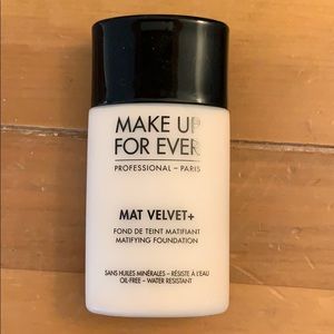 Makeup Forever Mat Velvet + Foundation